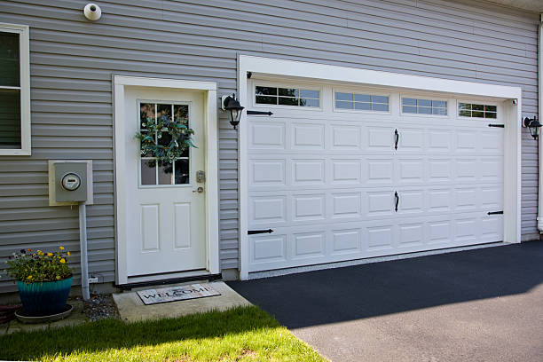 24/7 Emergency Garage Door Panel Replacement experts in Ball Ground, GA